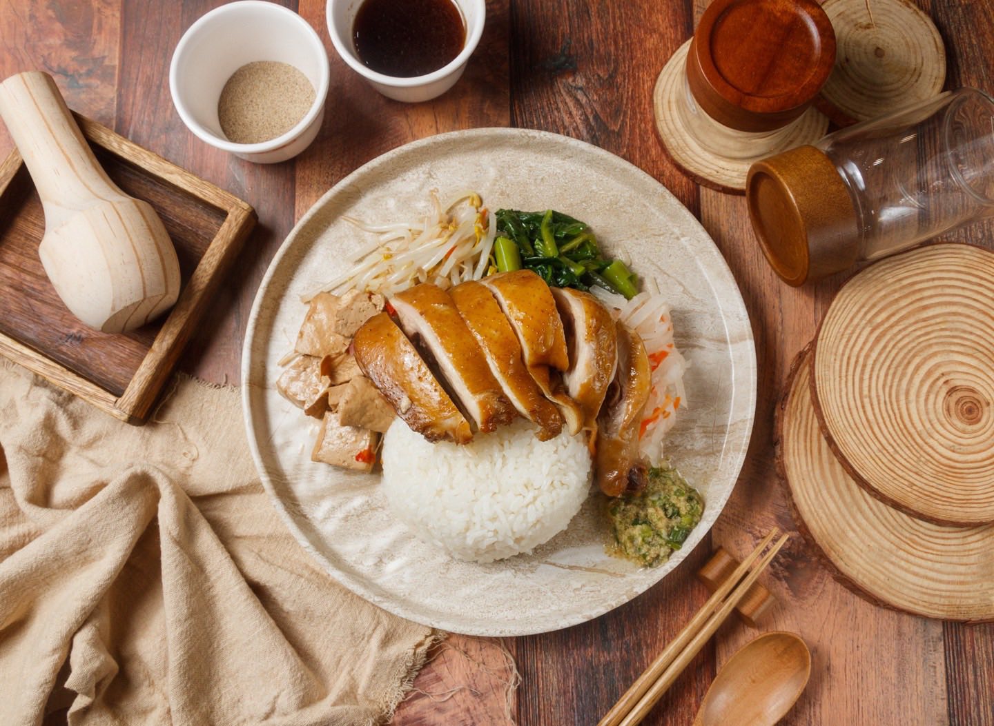 無敵鮮嫩「醇油雞腿飯」限時 9 折只要 99 元！