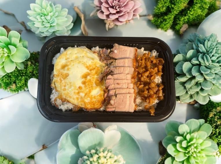 脆皮燒肉蓋飯